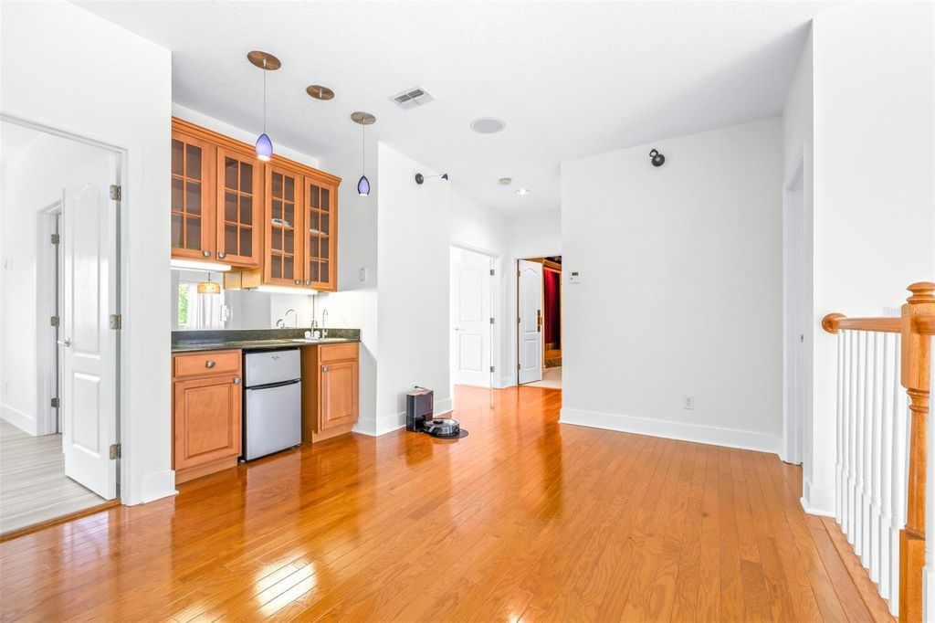 Image 33 of property listing at 10102 DEERCLIFF DRIVE, Tampa, FL 33647