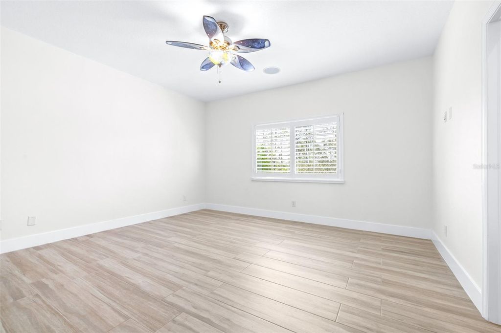 Image 39 of property listing at 10102 DEERCLIFF DRIVE, Tampa, FL 33647