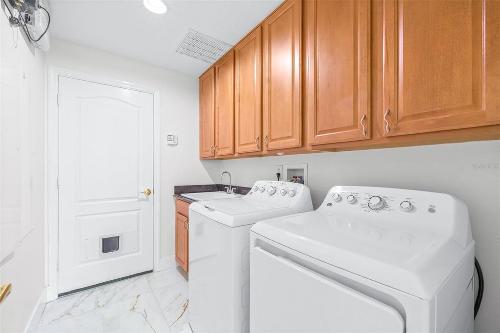 Image 63 of property listing at 10102 DEERCLIFF DRIVE, Tampa, FL 33647