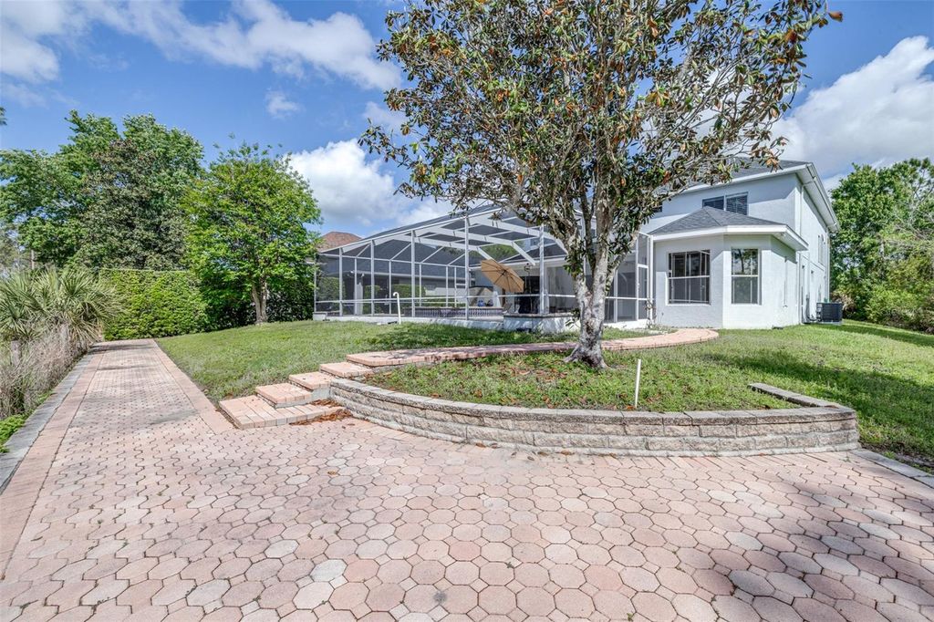 Image 64 of property listing at 10102 DEERCLIFF DRIVE, Tampa, FL 33647