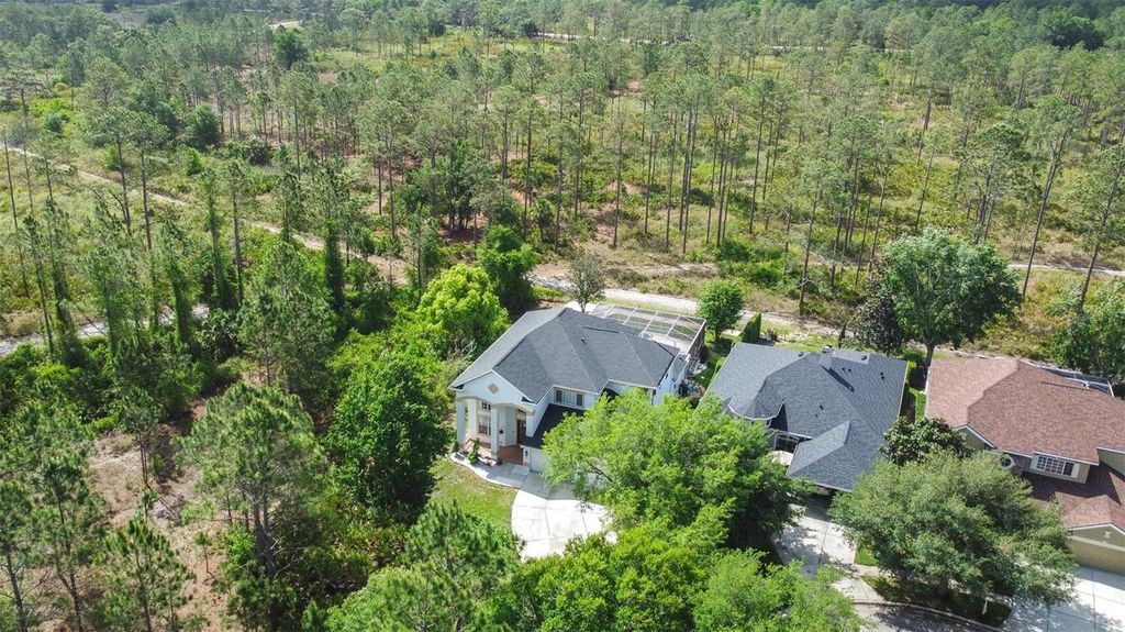 Image 68 of property listing at 10102 DEERCLIFF DRIVE, Tampa, FL 33647