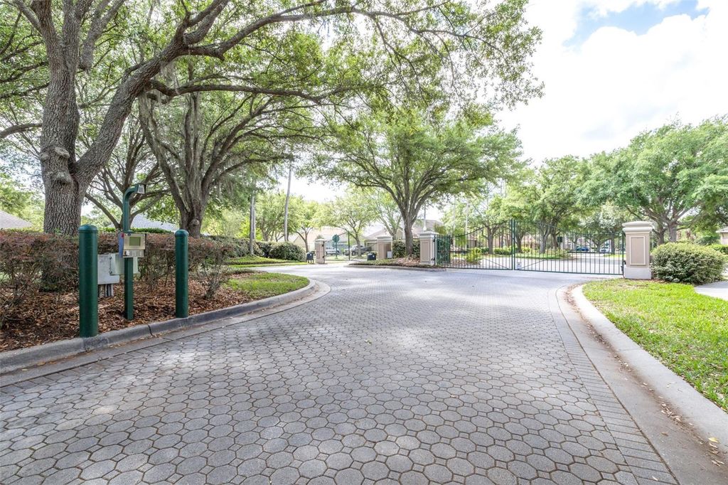 Image 74 of property listing at 10102 DEERCLIFF DRIVE, Tampa, FL 33647