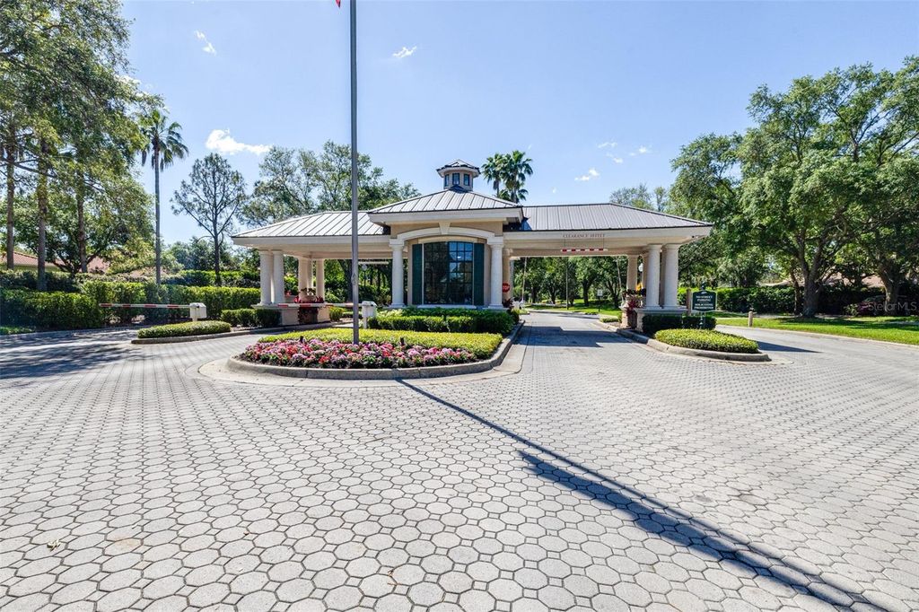 Image 75 of property listing at 10102 DEERCLIFF DRIVE, Tampa, FL 33647