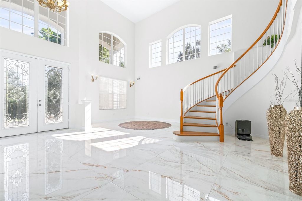 Image 9 of property listing at 10102 DEERCLIFF DRIVE, Tampa, FL 33647