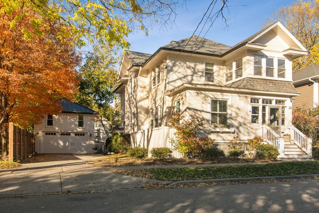 212 Washington Street, Barrington, IL 60010