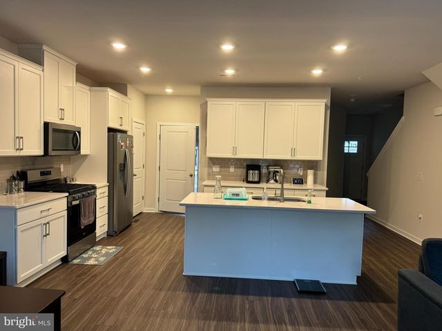 60 FOUR LEAF DR, Downingtown, PA 19335