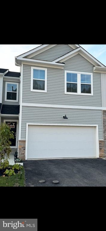 60 FOUR LEAF DR, Downingtown, PA 19335