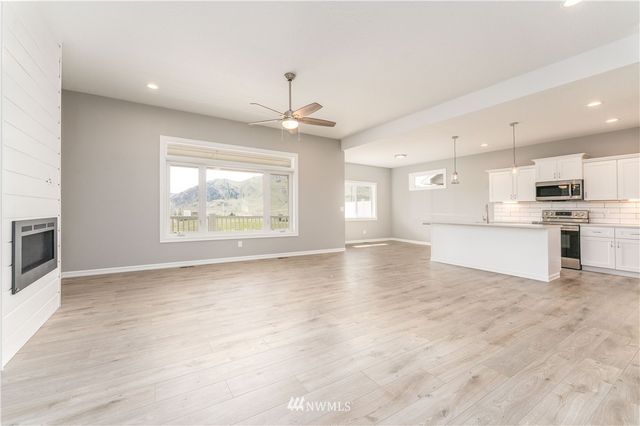 482 Sunny Brooke Lane, Chelan, WA 98816