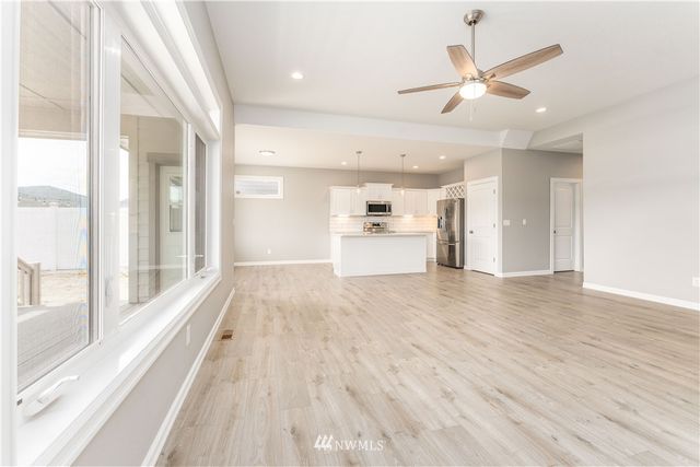 482 Sunny Brooke Lane, Chelan, WA 98816