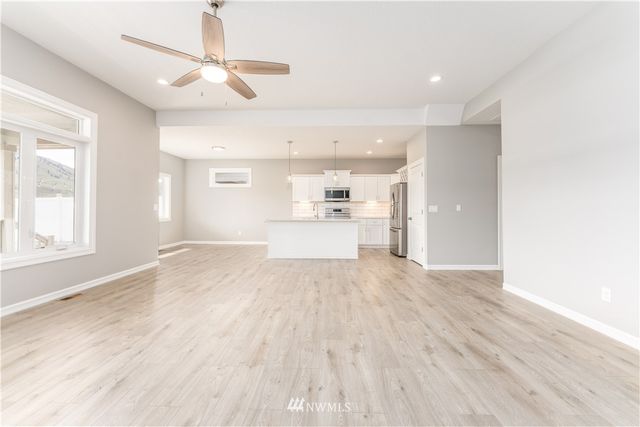 482 Sunny Brooke Lane, Chelan, WA 98816