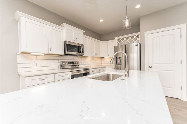 482 Sunny Brooke Lane, Chelan, WA 98816