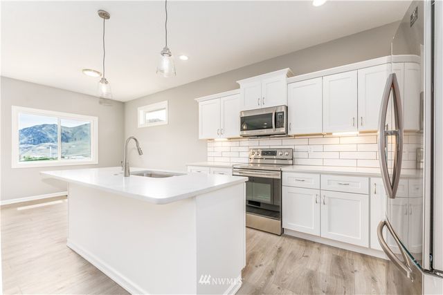 482 Sunny Brooke Lane, Chelan, WA 98816