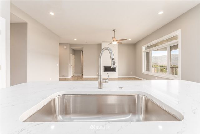 482 Sunny Brooke Lane, Chelan, WA 98816