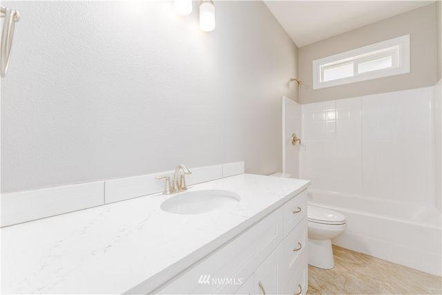 482 Sunny Brooke Lane, Chelan, WA 98816