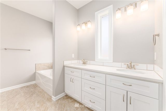 482 Sunny Brooke Lane, Chelan, WA 98816