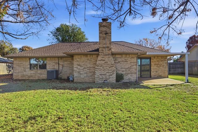 122 Bowerwood Drive, Chickasha, OK 73018
