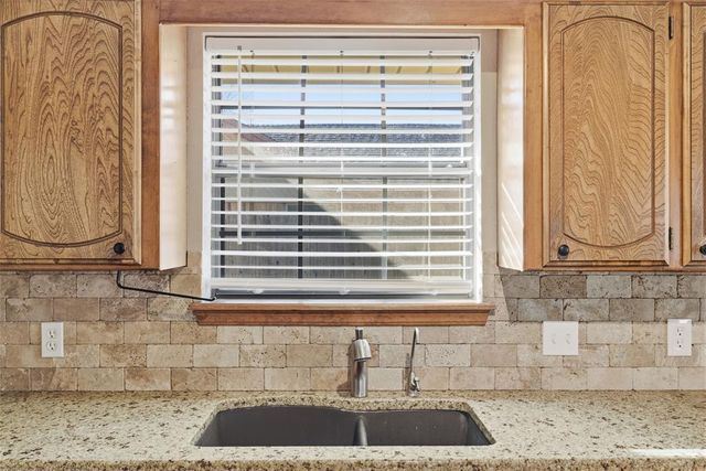 122 Bowerwood Drive, Chickasha, OK 73018