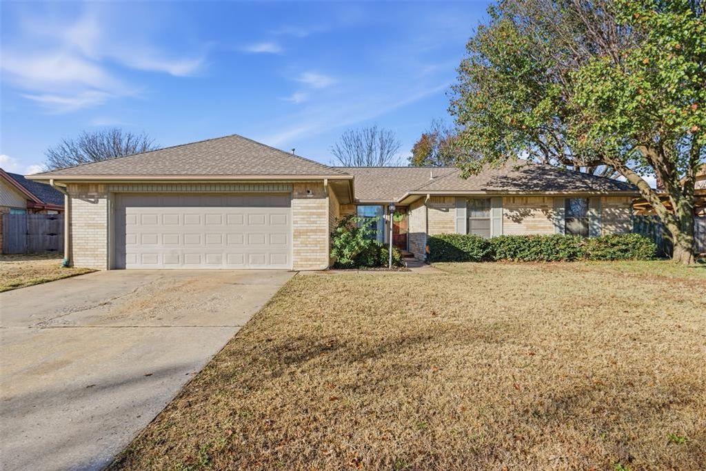 122 Bowerwood Drive, Chickasha, OK 73018