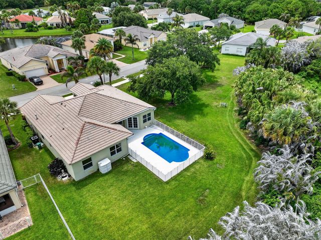 505 SW Lake Manatee Way, Port St. Lucie, FL 34986