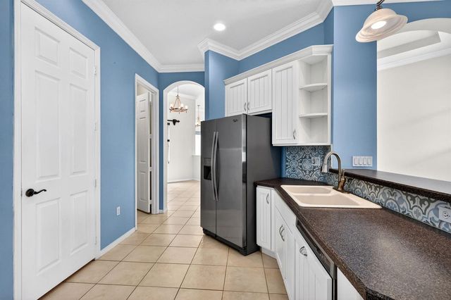 505 SW Lake Manatee Way, Port St. Lucie, FL 34986