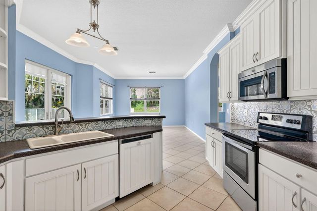 505 SW Lake Manatee Way, Port St. Lucie, FL 34986