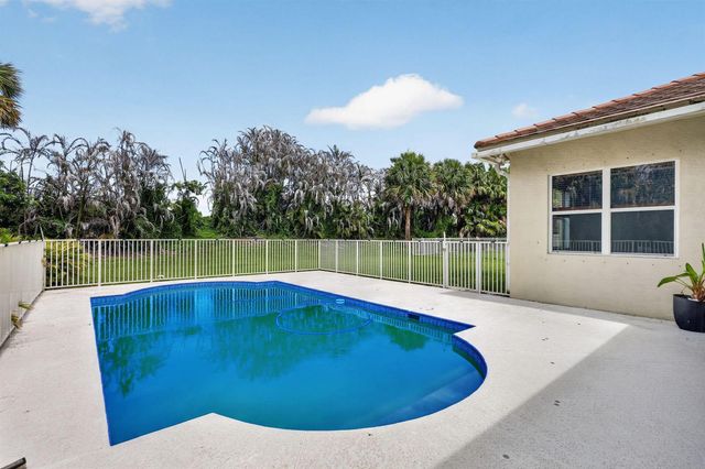 505 SW Lake Manatee Way, Port St. Lucie, FL 34986