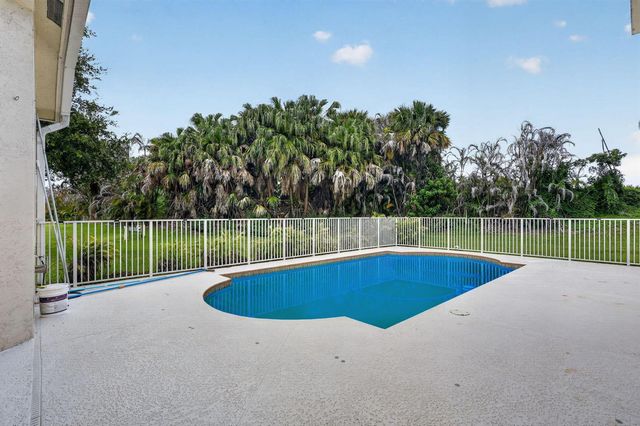 505 SW Lake Manatee Way, Port St. Lucie, FL 34986