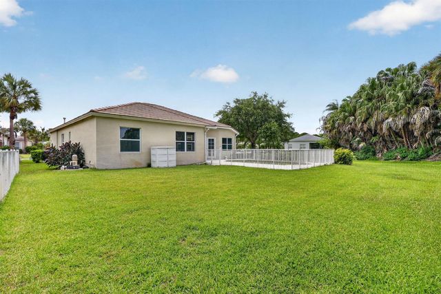 505 SW Lake Manatee Way, Port St. Lucie, FL 34986