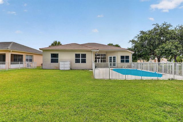 505 SW Lake Manatee Way, Port St. Lucie, FL 34986