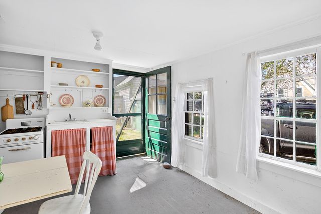 37 Pearl Street, Provincetown, MA 02657