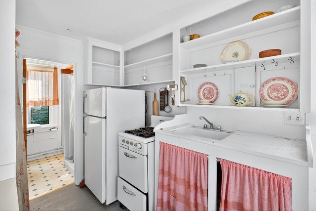 37 Pearl Street, Provincetown, MA 02657