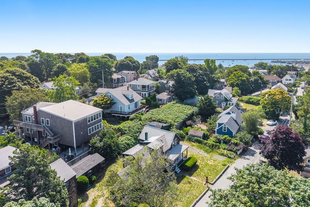 37 Pearl Street, Provincetown, MA 02657
