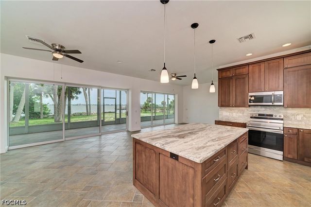 211 Bahia Vista DR, Englewood, FL 34223