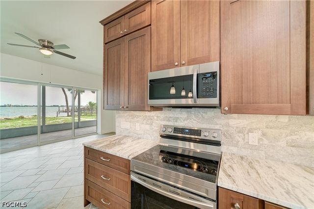 211 Bahia Vista DR, Englewood, FL 34223