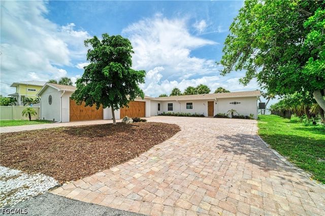 211 Bahia Vista DR, Englewood, FL 34223