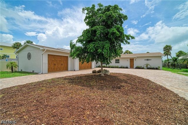 211 Bahia Vista DR, Englewood, FL 34223