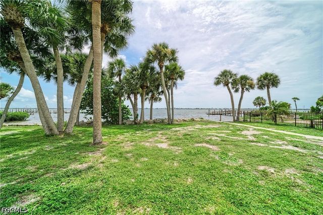 211 Bahia Vista DR, Englewood, FL 34223