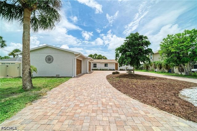 211 Bahia Vista DR, Englewood, FL 34223