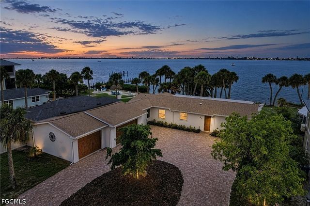 211 Bahia Vista DR, Englewood, FL 34223