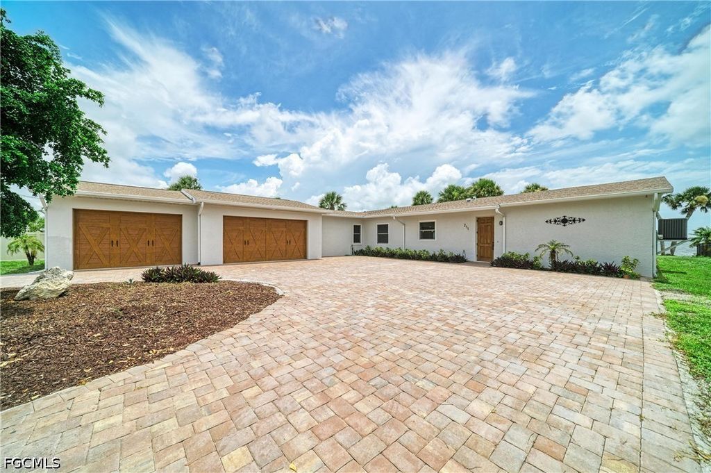 211 Bahia Vista DR, Englewood, FL 34223