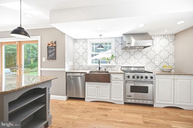 9102 BLUE JUG LNDG, Burke, VA 22015