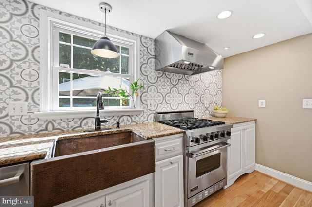 9102 BLUE JUG LNDG, Burke, VA 22015
