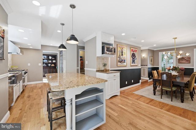 9102 BLUE JUG LNDG, Burke, VA 22015