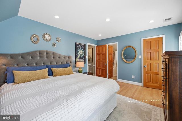 9102 BLUE JUG LNDG, Burke, VA 22015