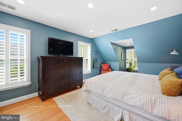 9102 BLUE JUG LNDG, Burke, VA 22015