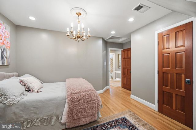 9102 BLUE JUG LNDG, Burke, VA 22015