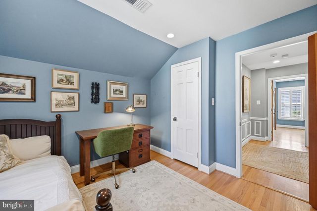 9102 BLUE JUG LNDG, Burke, VA 22015