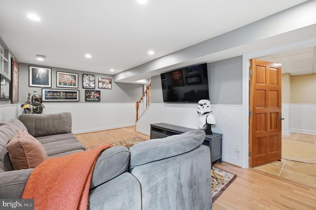 9102 BLUE JUG LNDG, Burke, VA 22015