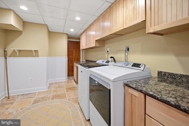 9102 BLUE JUG LNDG, Burke, VA 22015