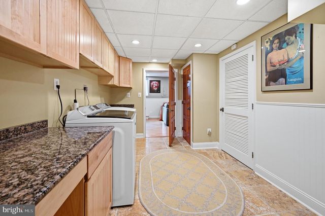 9102 BLUE JUG LNDG, Burke, VA 22015